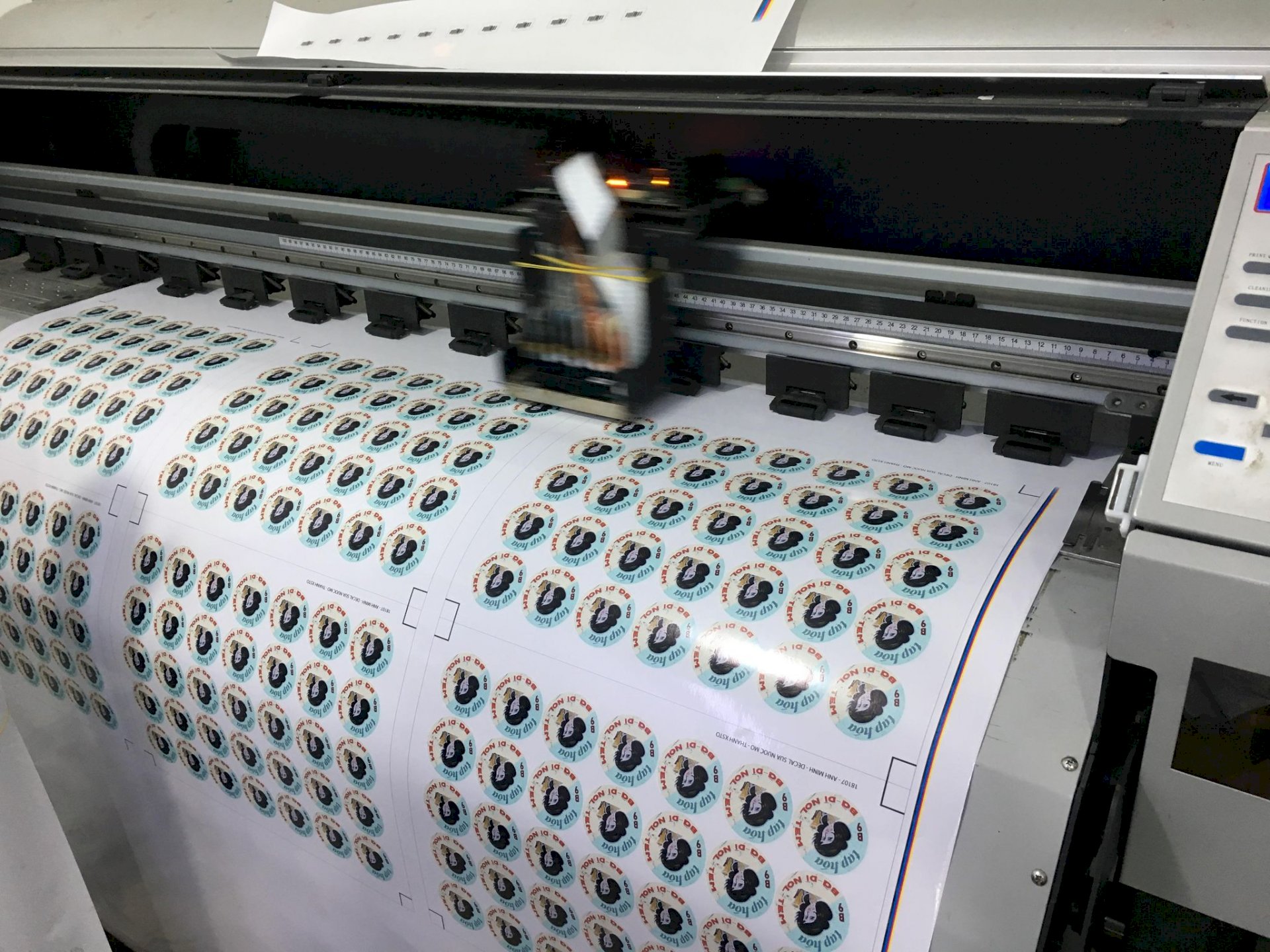 Xưởng thiết kế, sản xuất tem nhãn Decal nhanh chóng ở Đồng Nai